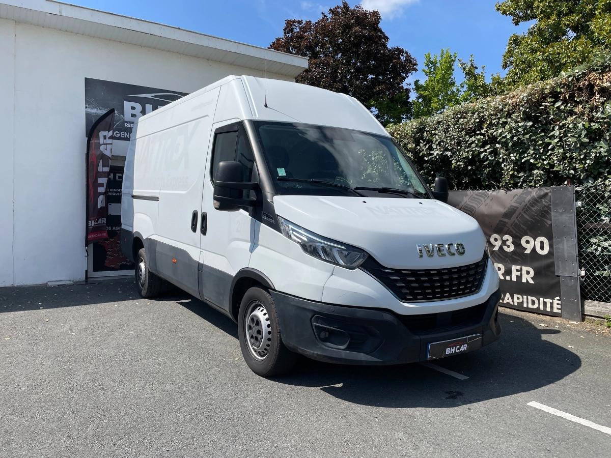Image: Iveco Daily 35S16 CABINE 2.3 HPT 155cv BVA TVA Récupérable