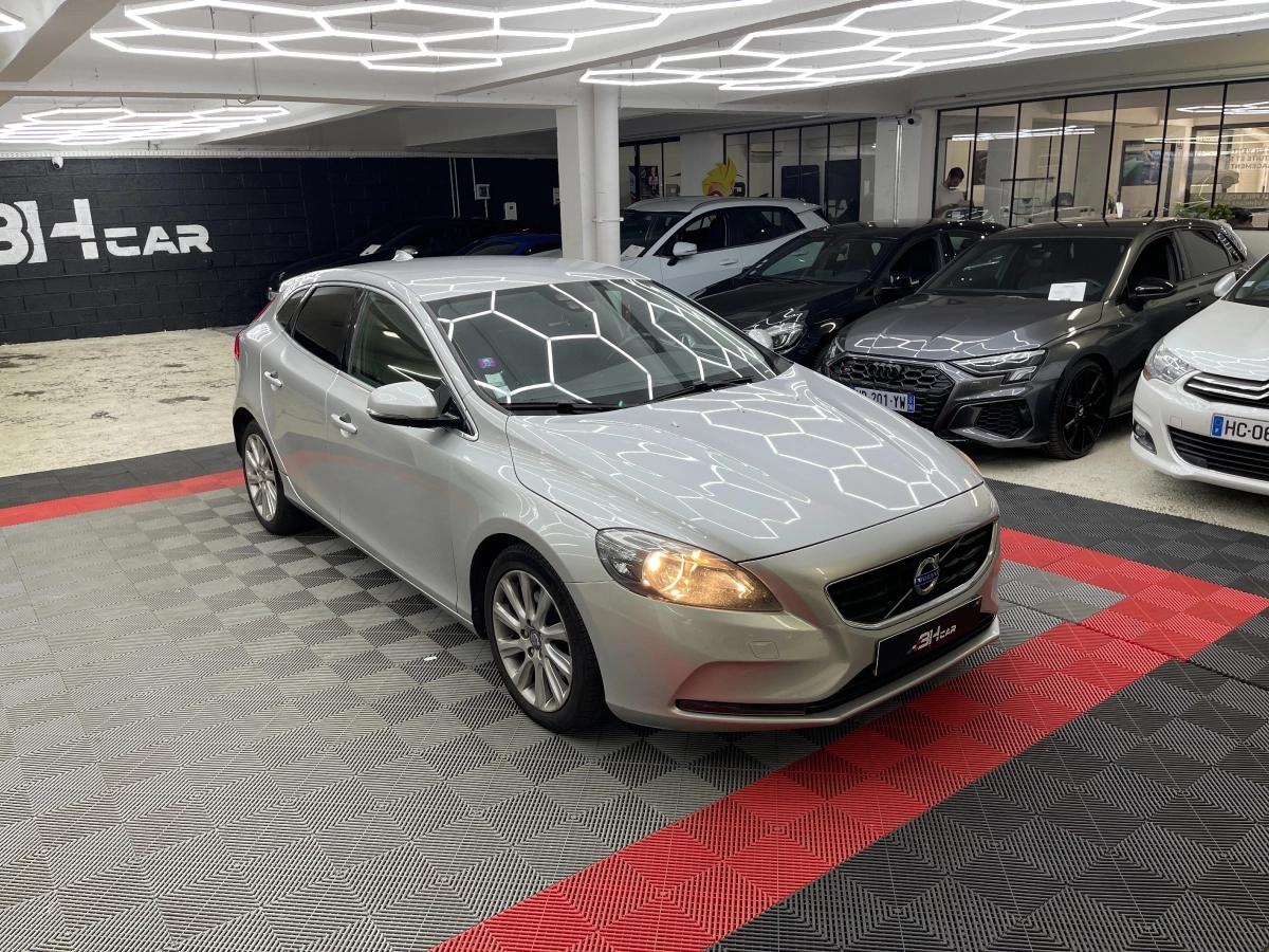 Image: Volvo V40 Momentum - 1.6  115  ch - RADAR/REGULATEUR/CLIM