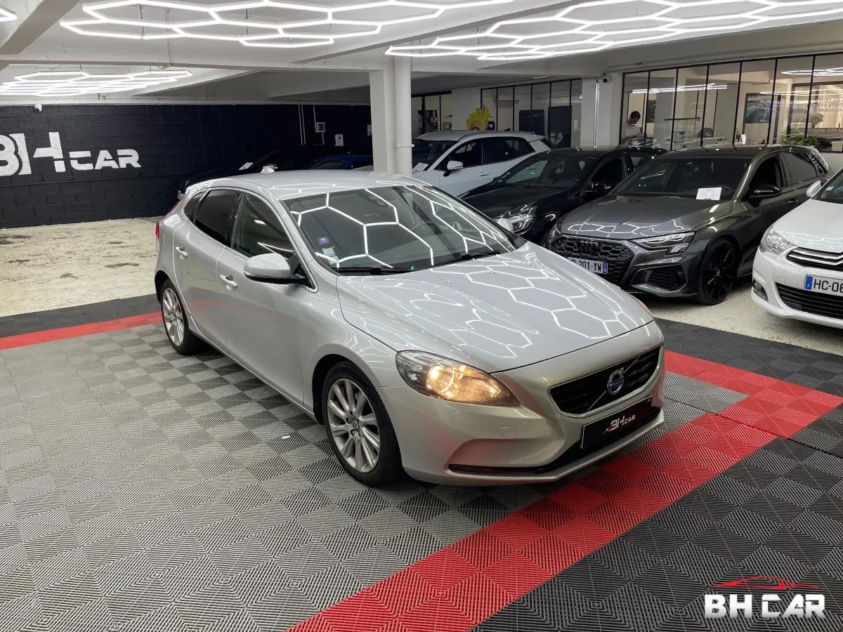 Image: Volvo V40 Momentum - 1.6  115  ch - RADAR/REGULATEUR/CLIM