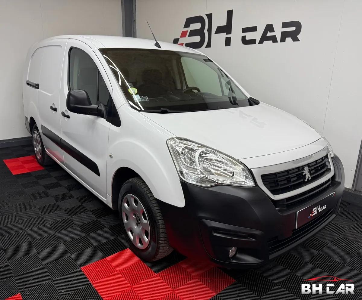 Image: Peugeot Partner 1.6 BlueHDi L2H1 - 100cv / TVA Récupérable / Caméra / Radars AR / Clim / 3 Places