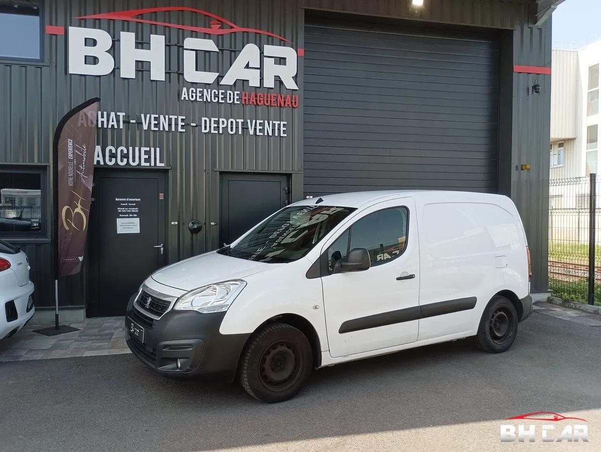Image: Peugeot Partner 1.6 HDI 100CV Pack navigation caméra régulateur clim attelage Bluetooth