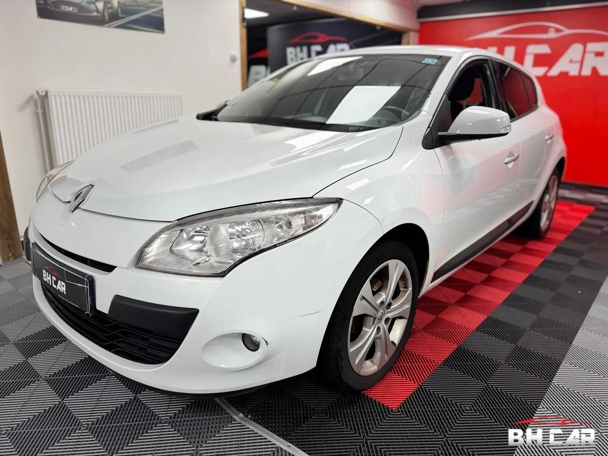 Image: Renault Megane III Hatchback 1.5 dCi FAP EDC 110 cv Boîte auto
