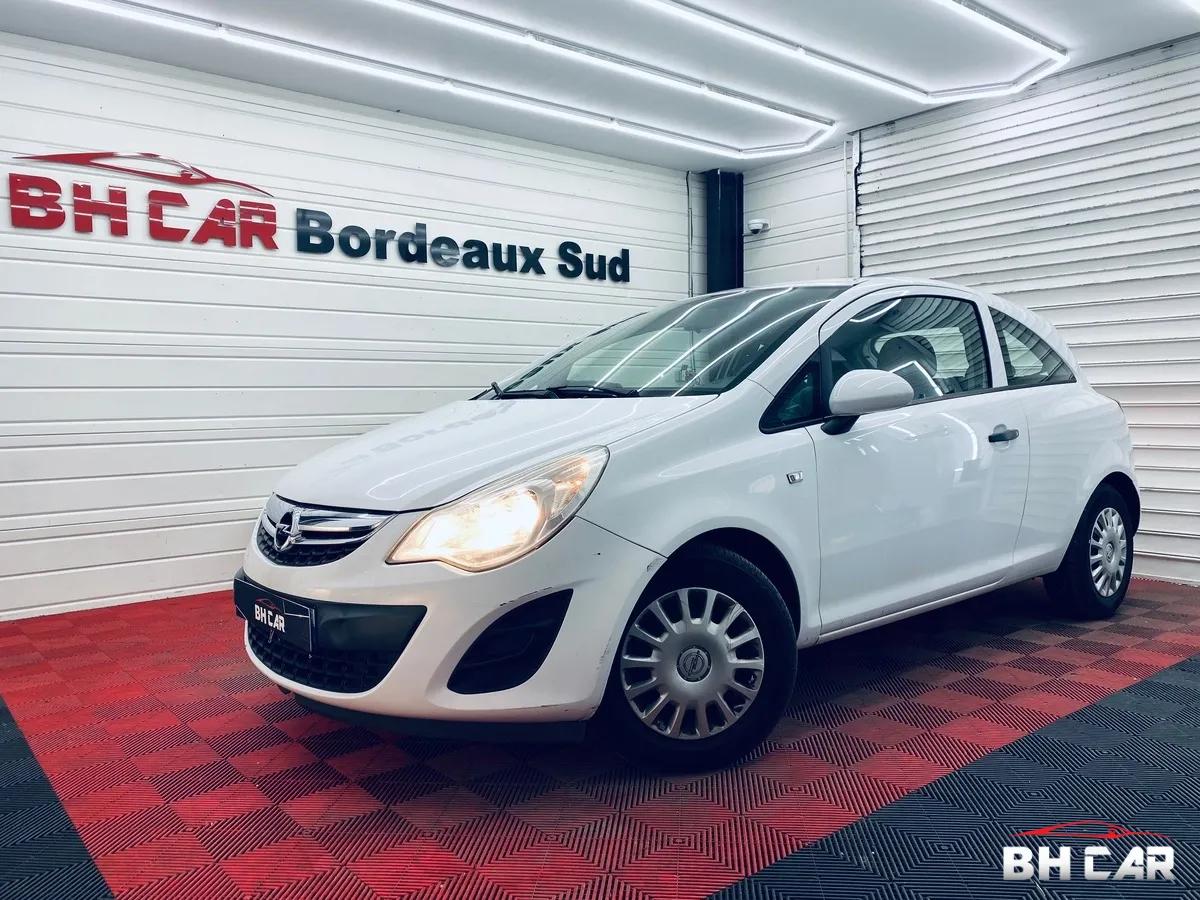 Image: Opel Corsa D 3 Portes Phase II 1.0 65 // APPLE CAR PLAY / CHAINE DE DISTRIBUTION