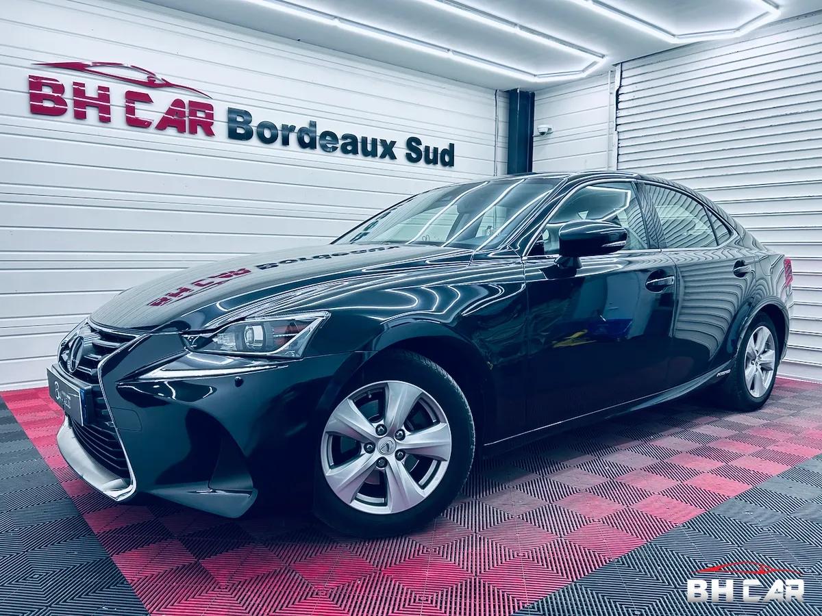 Image: Lexus IS 300h 2.5 223ch Hybride E-CVT Boîte auto // Suivi Lexus - Caméra