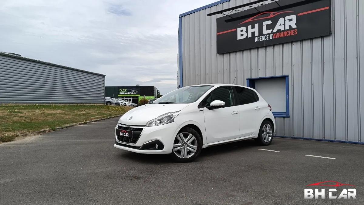 Image: Peugeot 208 1.2 PURETECH 82 SIGNATURE 5P *CARPLAY *DISTRI NEUVE