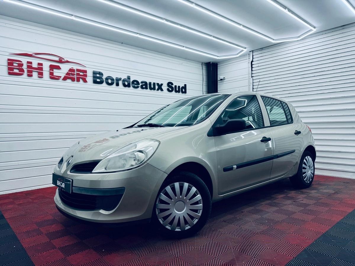 Image: RENAULT Clio III 1.5 DCI 68 // KIT DISTRIBUTION NEUF