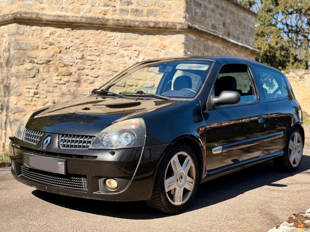 Image: RENAULT Clio II (2) R.S 2.0 172
